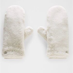 NWT Lululemon Athletica Plush Fleece Mittens Bone xs/sm- super fluffy
